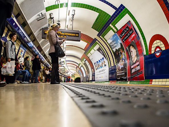 London underground platform_crop